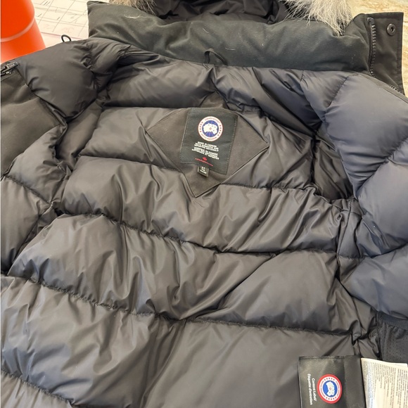 Canada Goose 100% Authentic - Picture 4 of 9